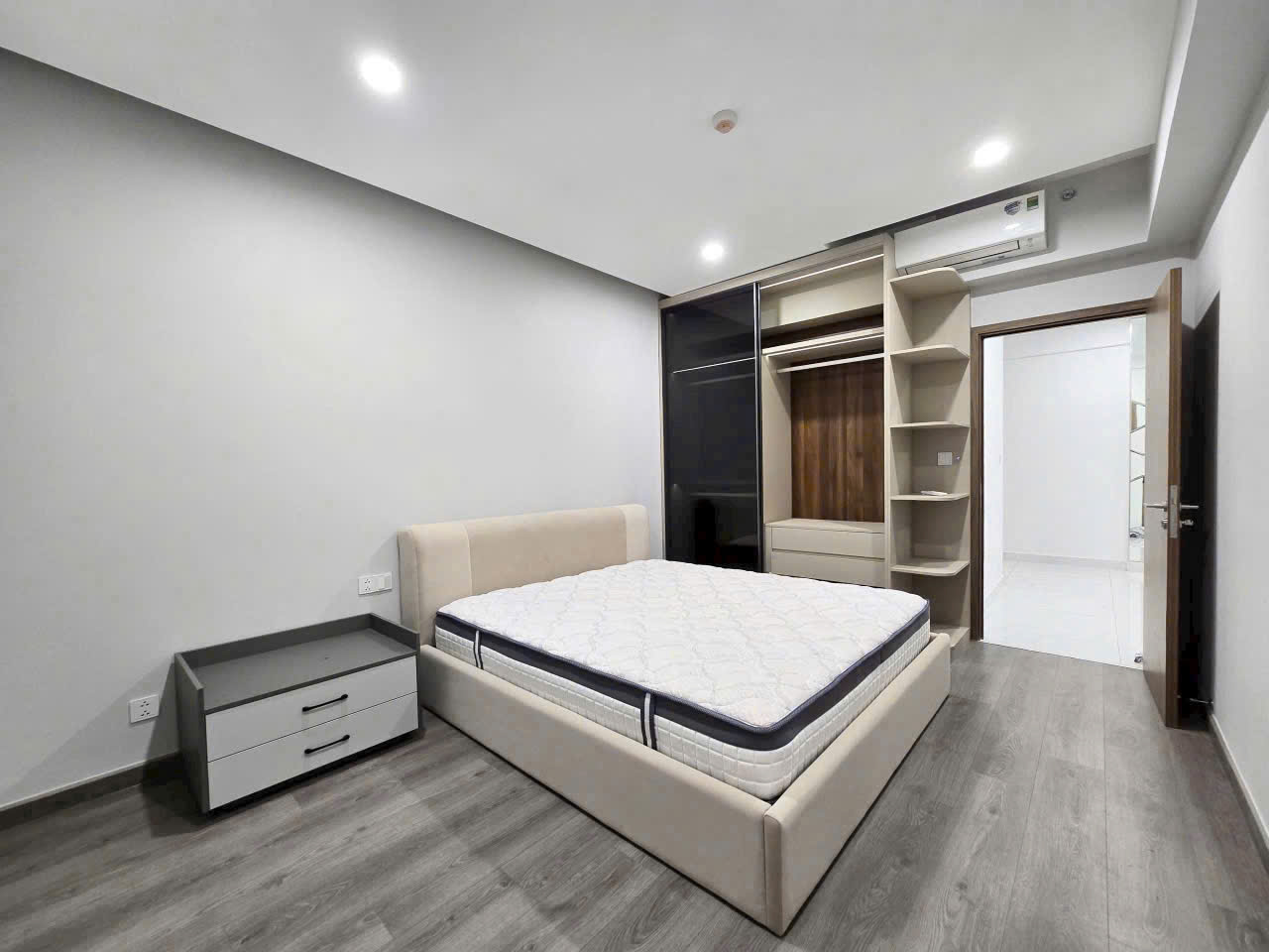 Ph&ograve;ng ngủ Skyvilla căn hộ 160m2 khu Diamond Alnata Plus full nội thất